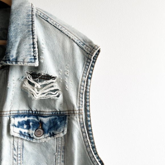 H&M Oversized Distressed Denim Vest - Picture 8 of 12